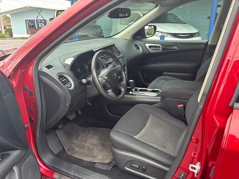 Used 2017 Nissan Pathfinder SV image 9