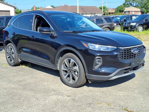 Used 2025 Ford Escape Platinum AWD/4WD image 1