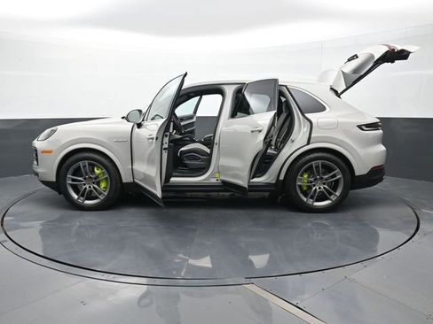 Certified 2025 Porsche Cayenne S AWD/4WD image 30