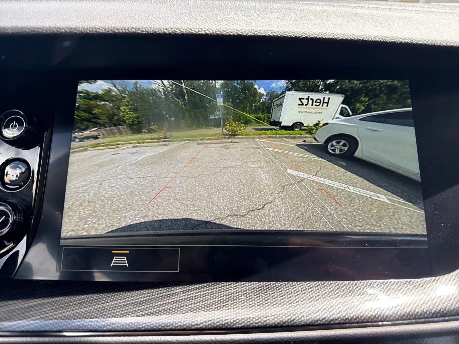 Used 2022 Buick Envision Essence w/ Safety Package FWD image 22