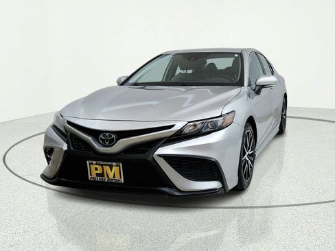 Used 2023 Toyota Camry SE AWD/4WD image 2