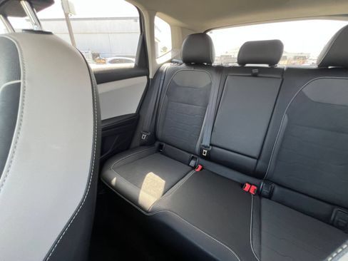 Used 2025 Volkswagen Taos SE FWD image 40