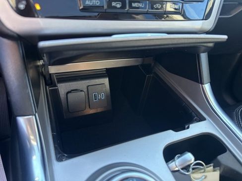 Used 2022 Ford Explorer XLT w/ Equipment Group 202A image 42