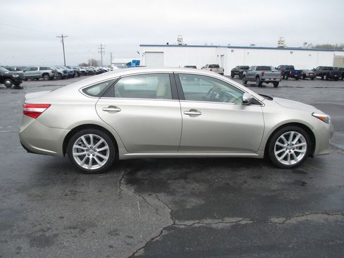 Used 2014 Toyota Avalon Limited w/ Technology Package image 2