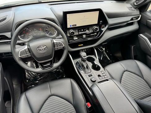 Certified 2023 Toyota Highlander XSE image 6