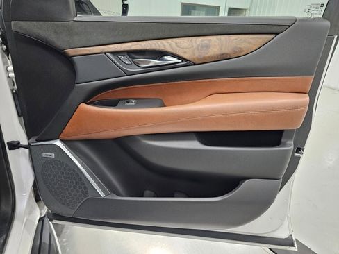 Used 2019 Cadillac Escalade Luxury AWD/4WD image 37