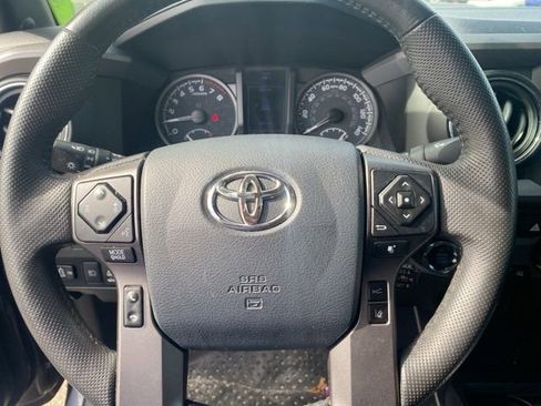 Used 2020 Toyota Tacoma TRD Sport image 17