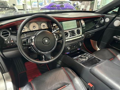 Used 2017 Rolls-Royce Dawn RWD image 3