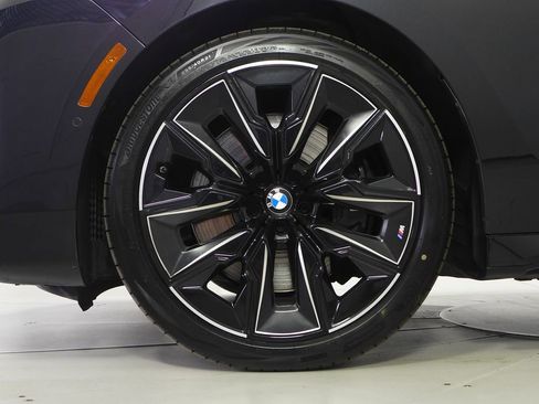 Used 2023 BMW 740i w/ Parking Assistance Package RWD image 5