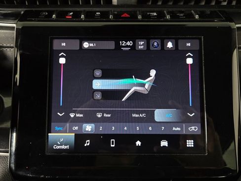 Used 2023 Jeep Grand Cherokee Laredo image 23