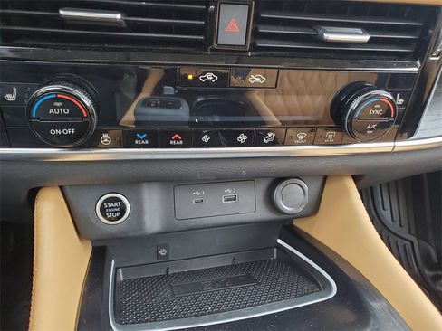 Certified 2022 Nissan Rogue Platinum w/ Head-Up Display Package image 30