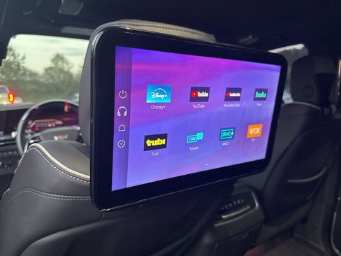 Used 2025 Cadillac Escalade Premium Luxury Platinum image 9