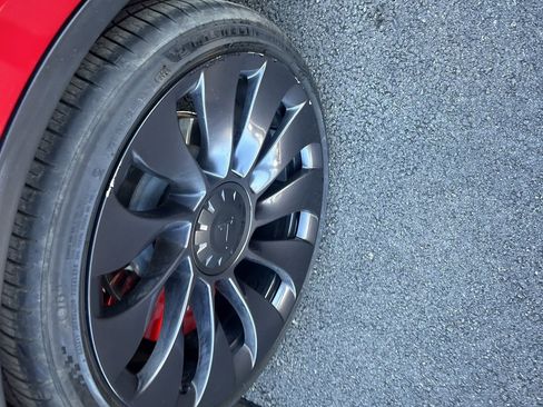 Used 2023 Tesla Model Y Performance image 21