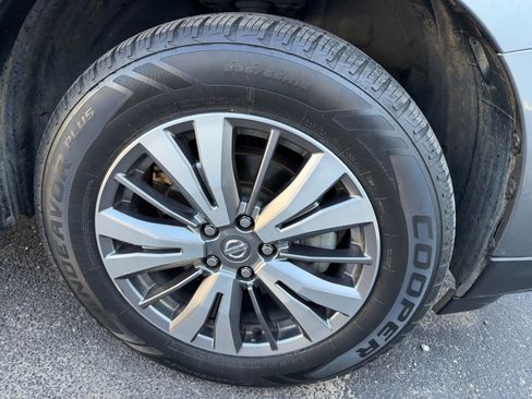 Used 2019 Nissan Pathfinder SL image 14