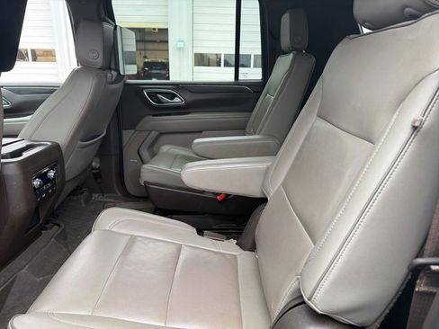 Used 2021 GMC Yukon XL SLT w/ SLT Luxury Plus Package image 6