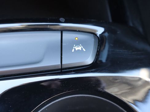 Used 2025 Chevrolet Trax LT w/ LPO, Blackout Package image 22