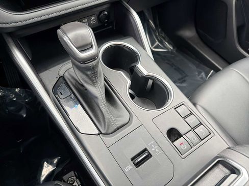 Used 2023 Toyota Highlander XLE image 26