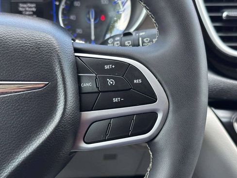 Used 2022 Chrysler Voyager LX FWD image 32