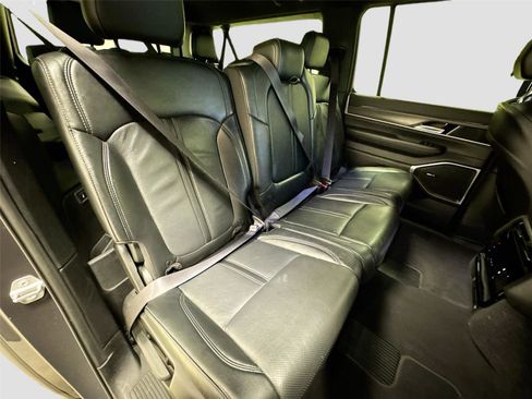 Used 2024 Jeep Wagoneer L Series II w/ Flexible Seating Group image 29