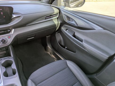 Used 2024 Buick Envista Preferred w/ Advanced Safety Package image 17