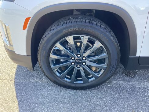 Used 2023 Chevrolet Traverse RS image 9