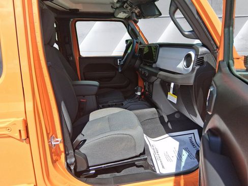 New 2025 Jeep Gladiator Sport image 16