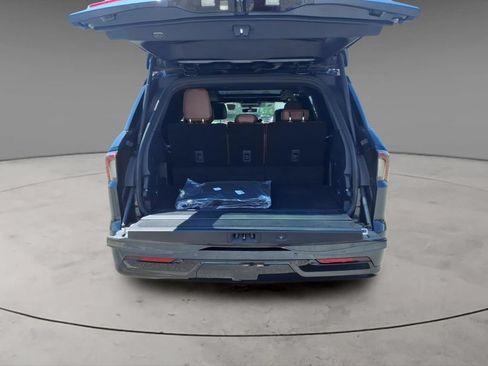New 2026 Lincoln Navigator Reserve AWD/4WD image 8