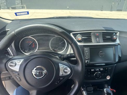 Used 2019 Nissan Sentra SR FWD image 3