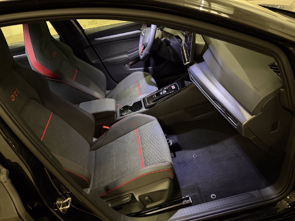 New 2026 Volkswagen GTI SE FWD image 23