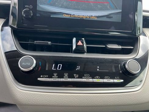 Used 2025 Toyota Corolla LE FWD image 19