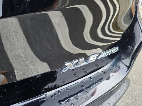 Used 2017 Toyota Highlander XLE image 14