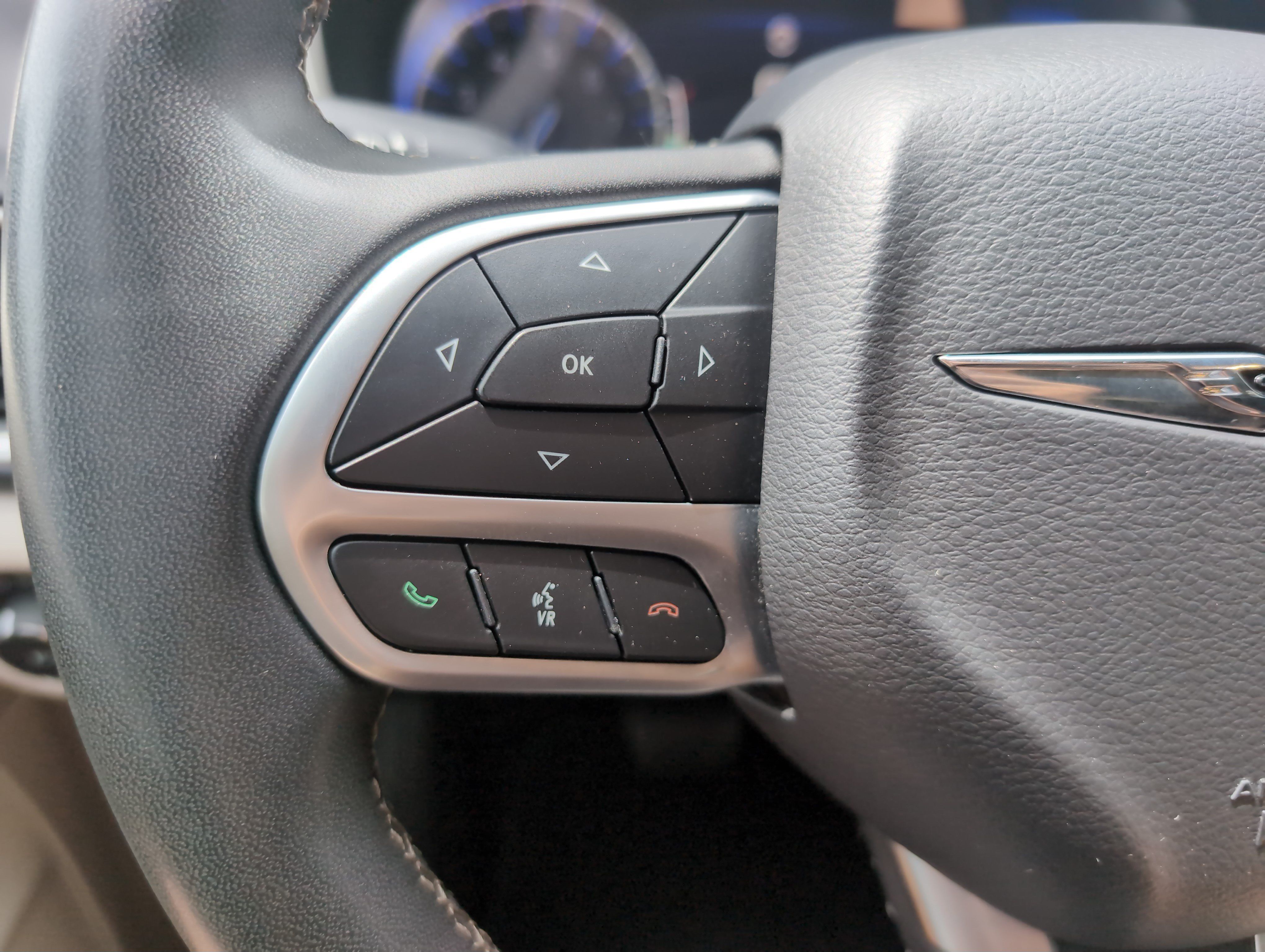 Used 2024 Chrysler Pacifica Touring-L FWD image 19
