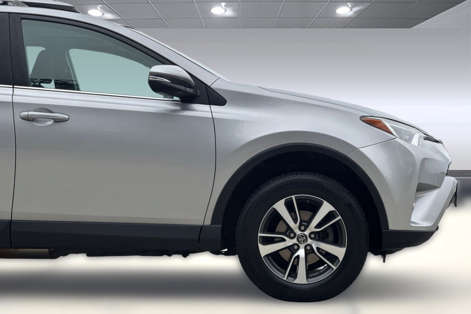 Used 2018 Toyota RAV4 XLE w/ Plus Extra Value Package AWD/4WD image 35
