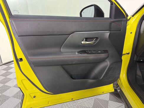 Used 2025 Nissan Kicks SR w/ SR Premium Package FWD image 11
