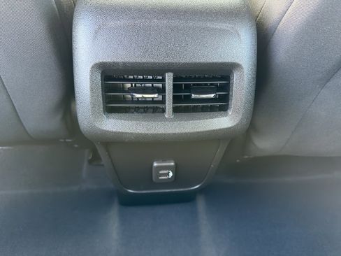 Certified 2021 Chevrolet Equinox LS image 31