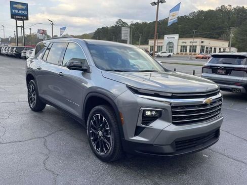 New 2026 Chevrolet Traverse LT w/ Sun and Wheel Package image 4