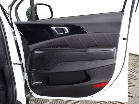 Used 2025 Kia Carnival SX Prestige FWD image 31