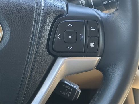 Used 2014 Toyota Highlander XLE image 26