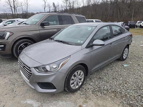 Used 2022 Hyundai Accent SE image 2