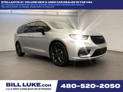 New 2026 Chrysler Pacifica Select