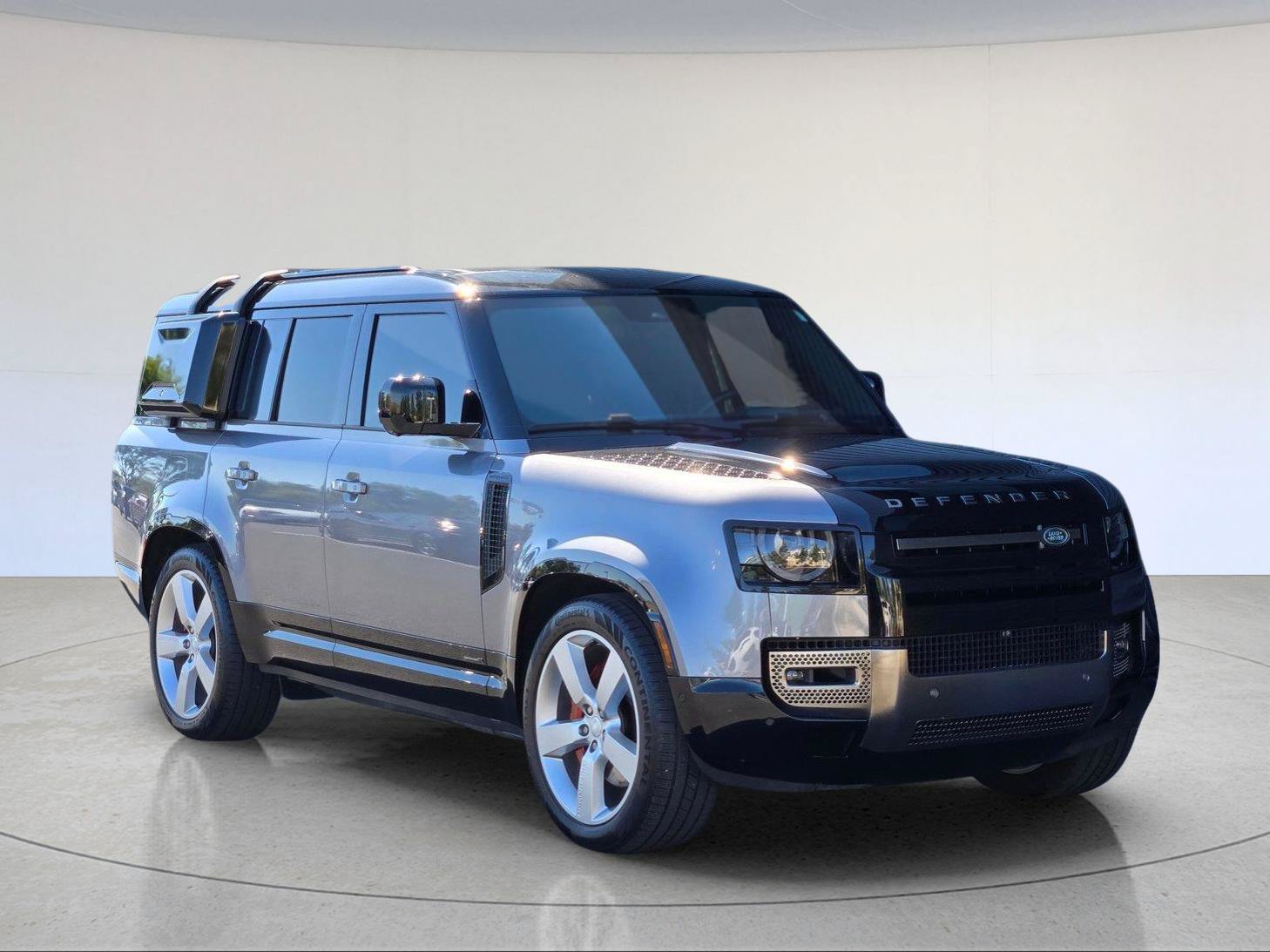 Used 2024 Land Rover Defender 130 X AWD/4WD image 8