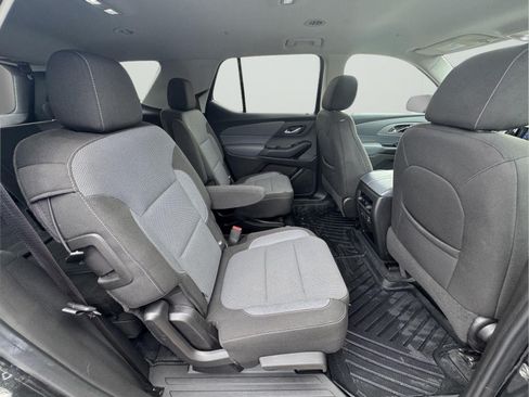 Used 2021 Chevrolet Traverse LT w/ LPO, Cargo Package AWD/4WD image 17