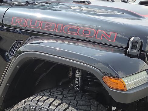 Used 2024 Jeep Gladiator Rubicon w/ Technology Group AWD/4WD image 8