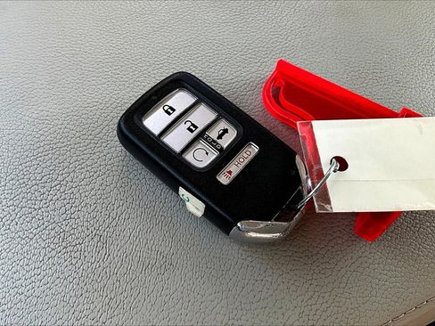 Used 2018 Honda Accord Touring image 32