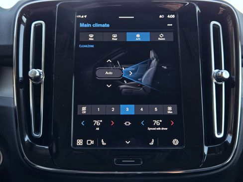 Used 2024 Volvo XC40 B5 Core image 27