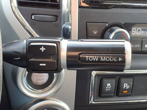 Used 2021 Nissan Titan SV w/ SV Convenience Package image 21
