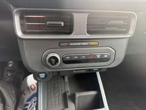 Used 2025 Ford Maverick Lariat w/ Black Appearance Package image 22