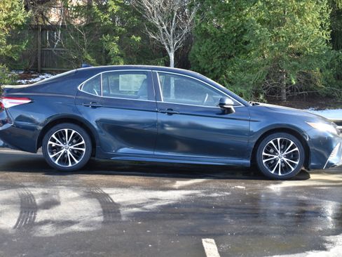 Used 2020 Toyota Camry SE image 29