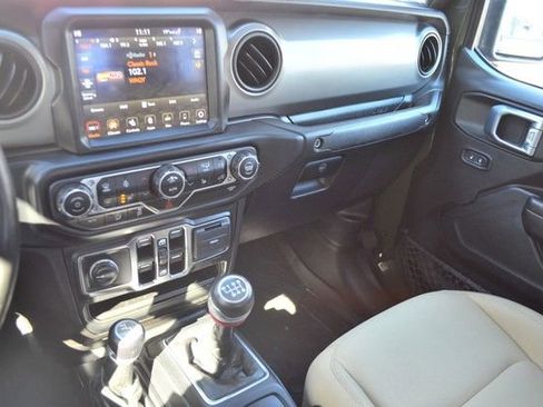 Used 2021 Jeep Gladiator Willys image 24