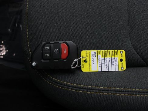 Used 2025 Jeep Wrangler Unlimited Sahara AWD/4WD image 7